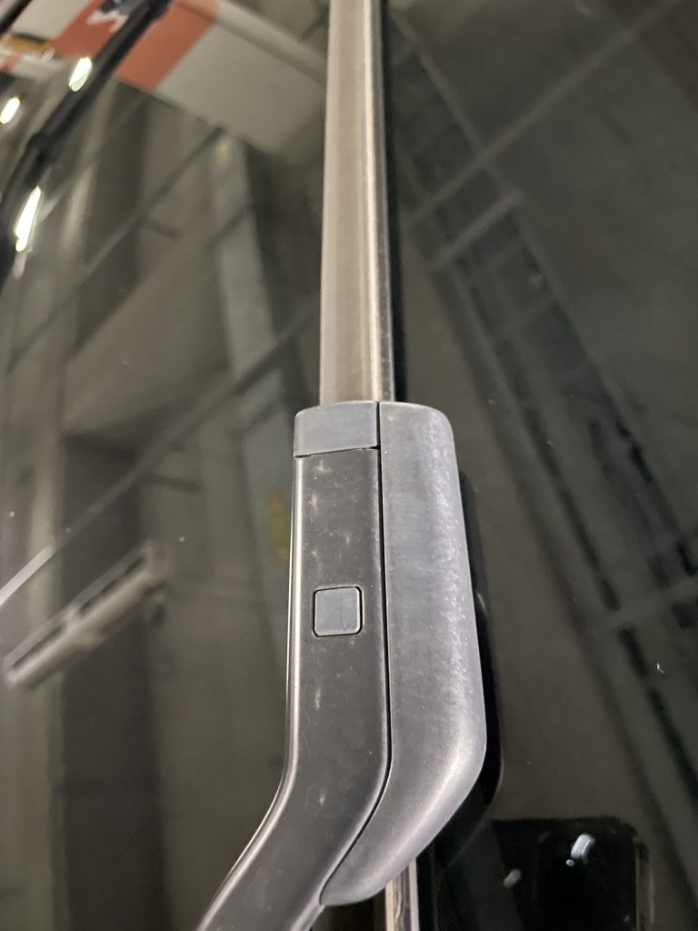 테슬라 와이퍼 셀프 교체